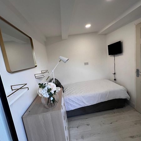 Lovely Ensuite Room In Corby Rockingham Exterior photo