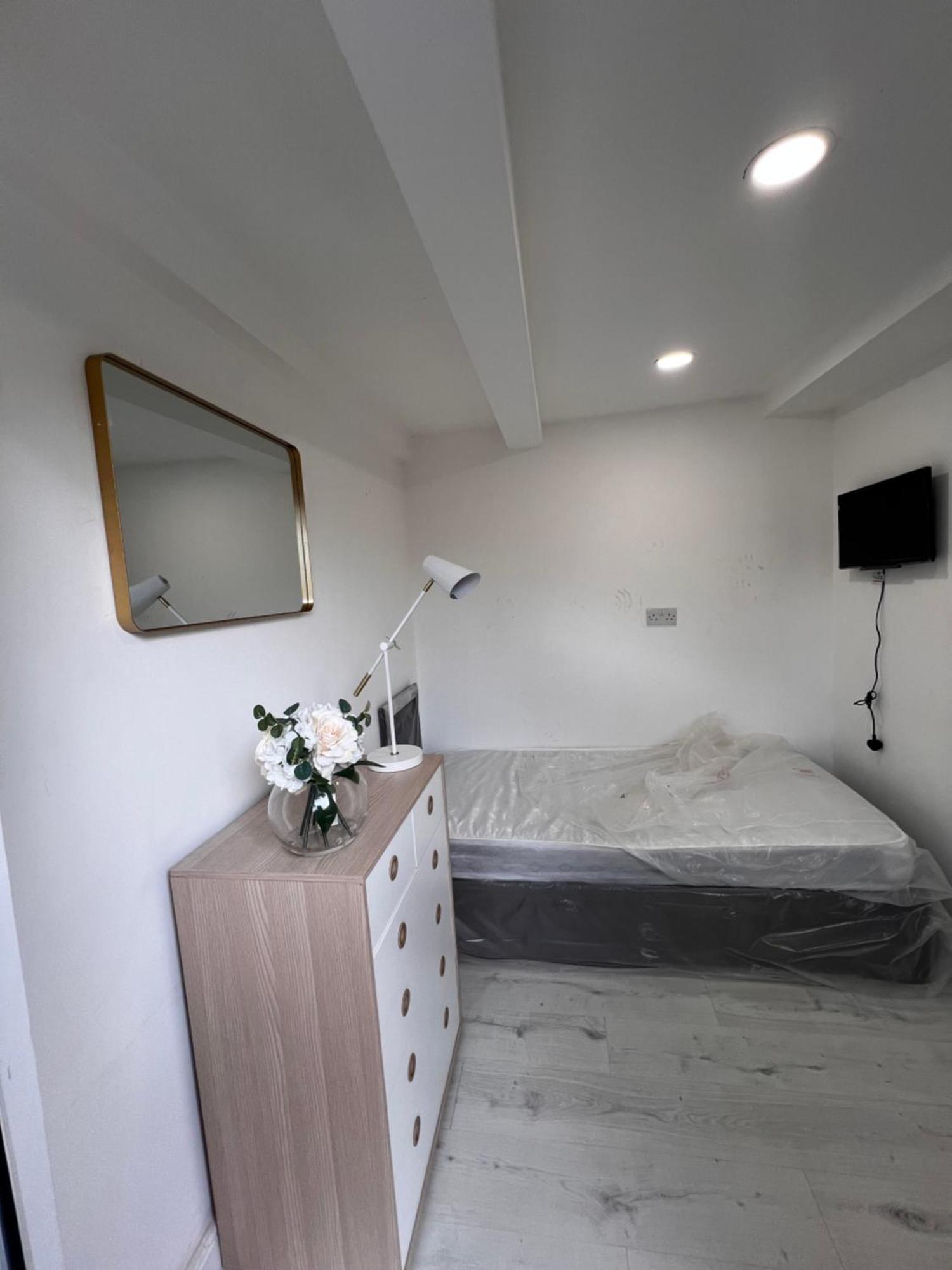 Lovely Ensuite Room In Corby Rockingham Exterior photo