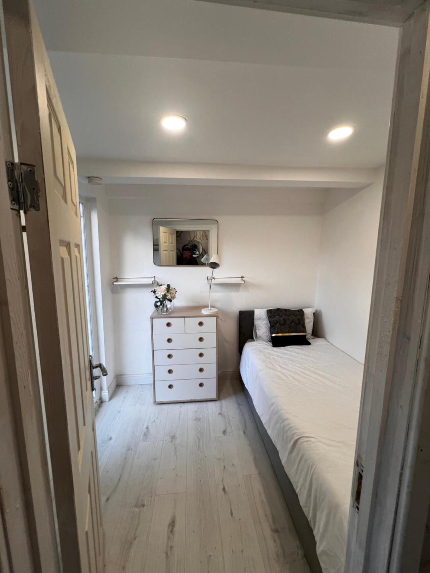 Lovely Ensuite Room In Corby Rockingham Exterior photo